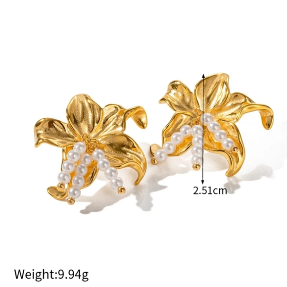 Golden Flower Earrings 🌼 🌸 ✨️ - Picture 5 of 9